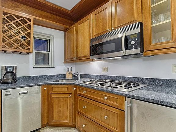 5th image of 434 E 58th St APT 2C