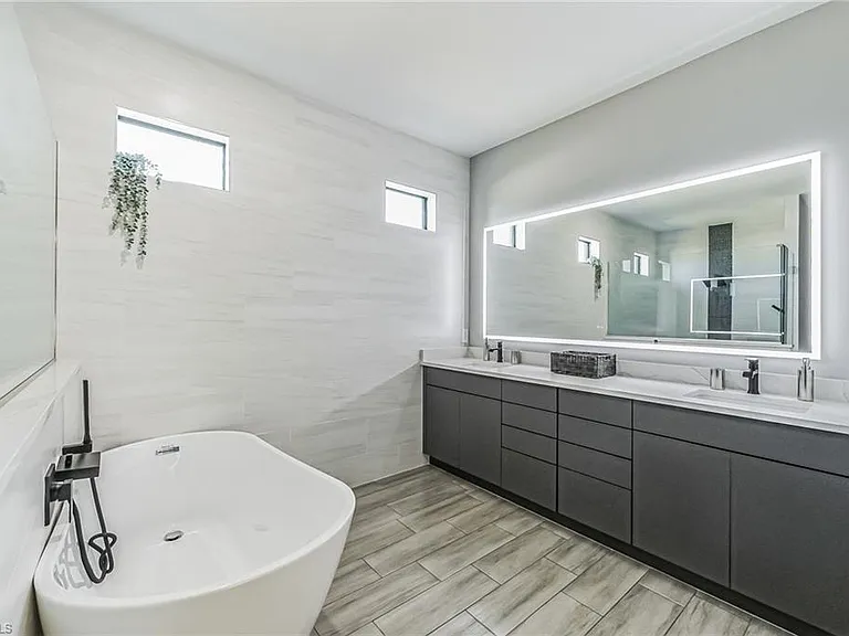 4618 Catalina Ln — Photo 16