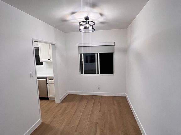 5th image of 938 15th St #A
