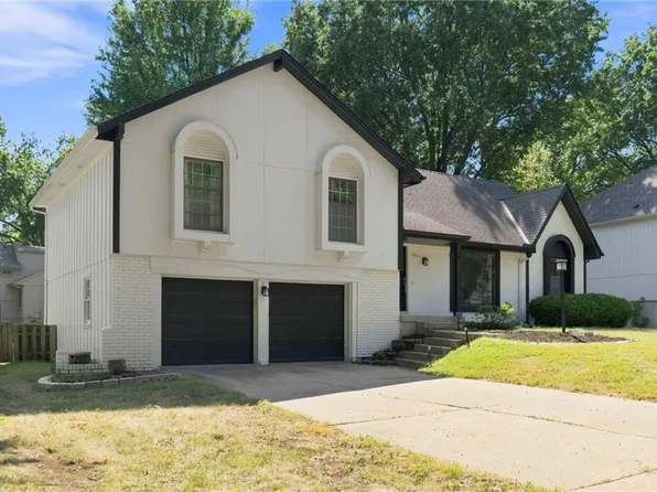 12021 W 100th St, Lenexa, KS 66215