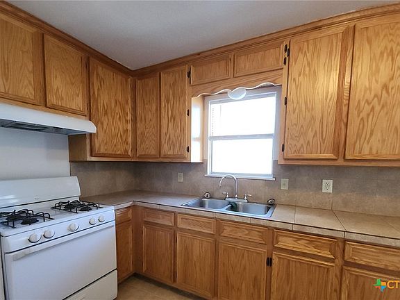 3rd image of 704 W Ave E