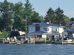 1165 Beach Dr, Holland, MI