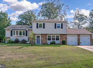 2 Sturbridge Dr, Wilmington, DE 19810
