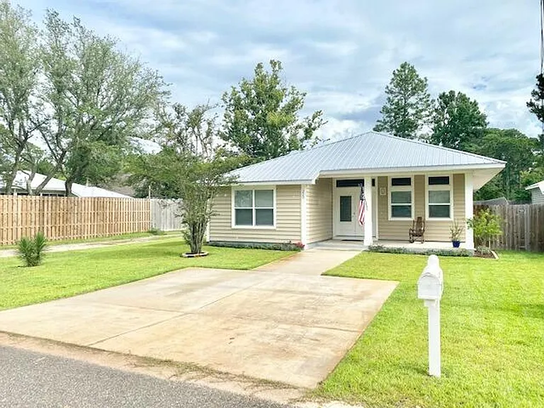 210 Pines St — Photo 28