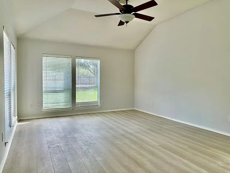 3131 Valley Ct — Photo 14