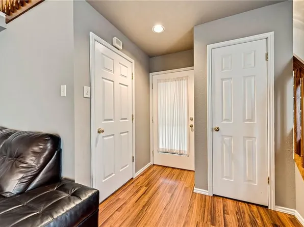 1203 Lone Wolf Trl, Carrollton, TX 75007
