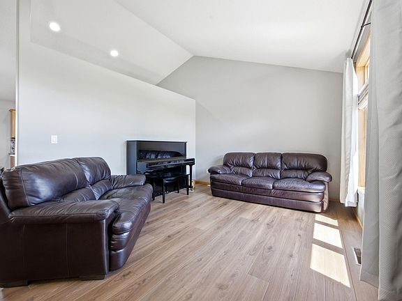 5th image of 1516 3rd St E