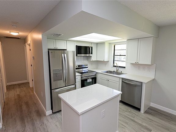 4th image of 1104 SE 8th St APT 7