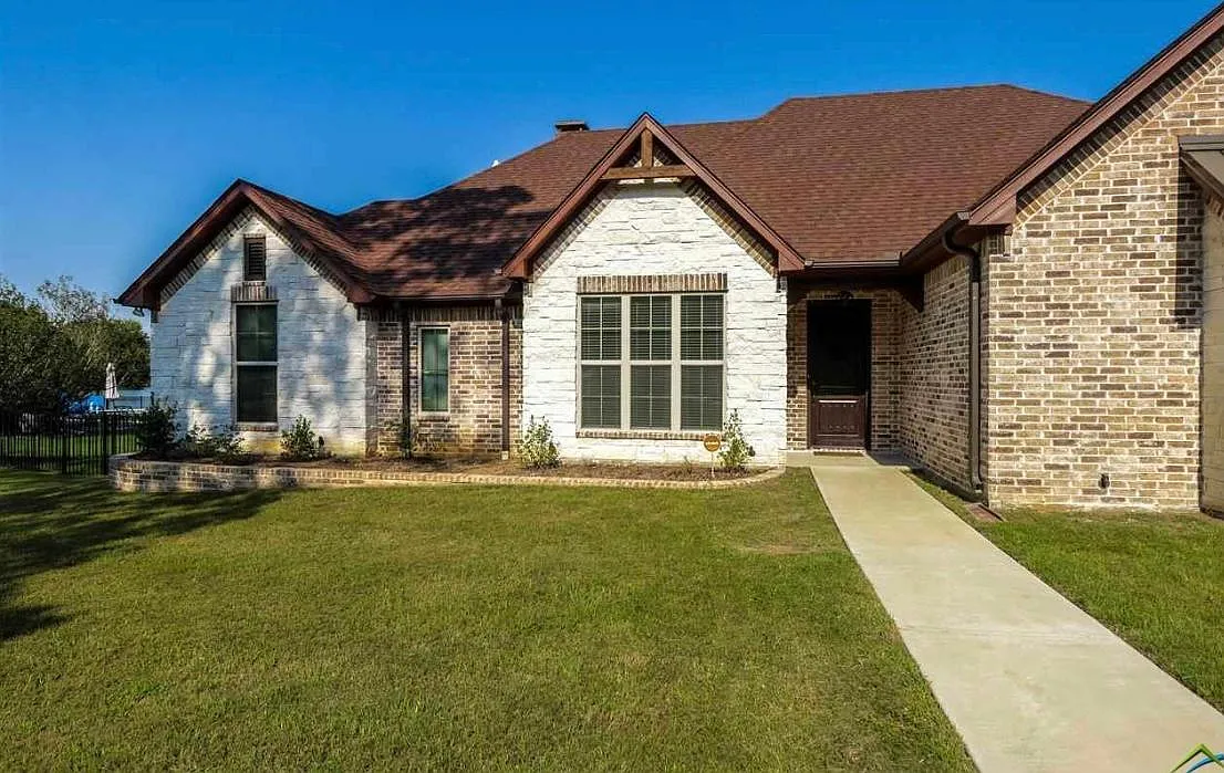 4 bed, 2898 sqft, $4,000 — Photo 3