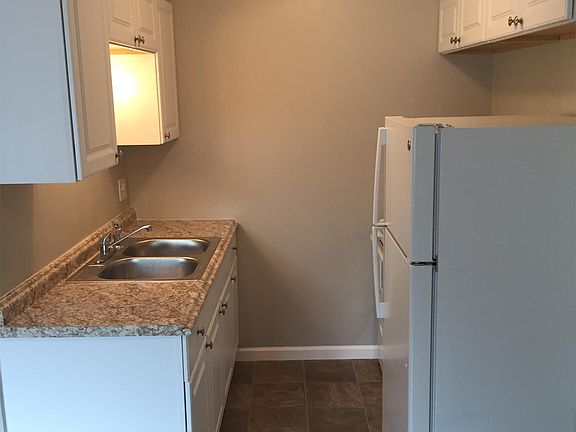 2nd image of 106 Koehler Ave APT 8