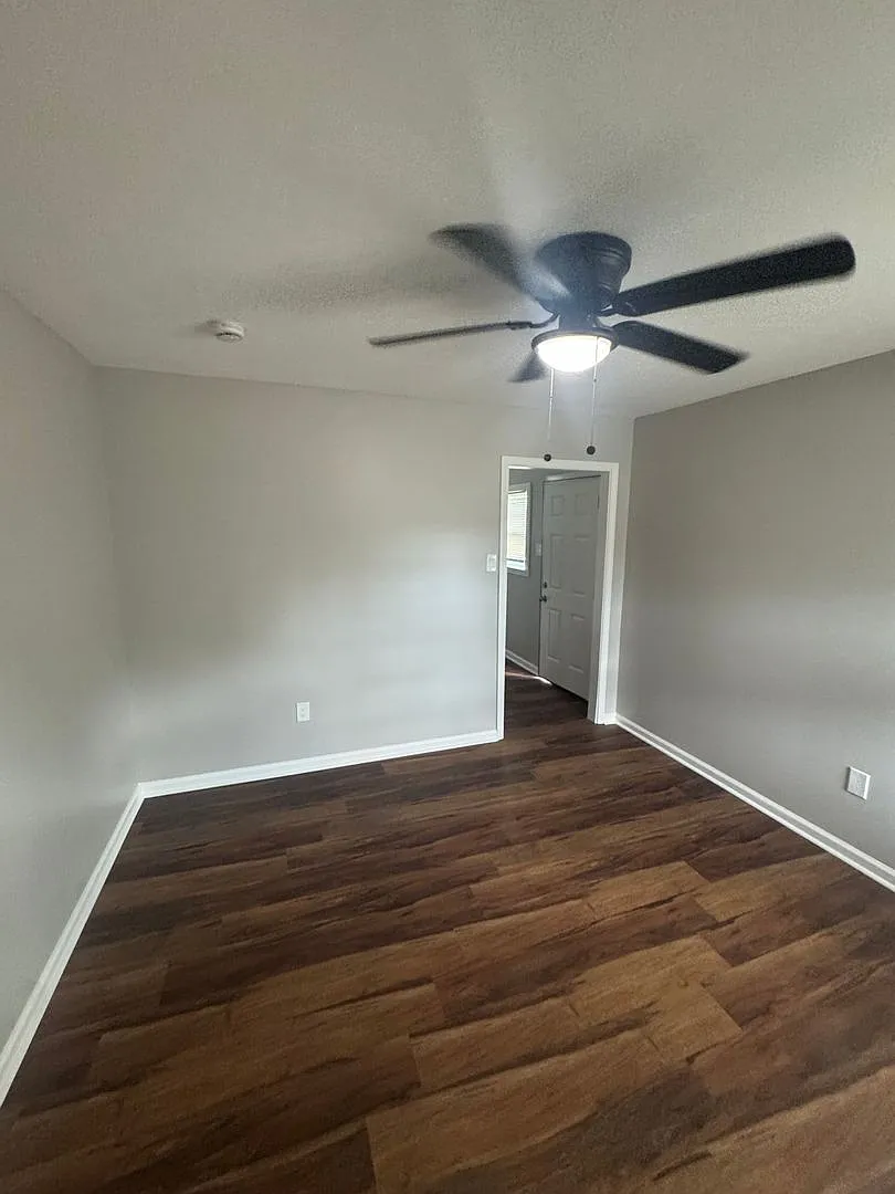 Welcome To 1304 Oak Street! Section 8 Welcome — Photo 4