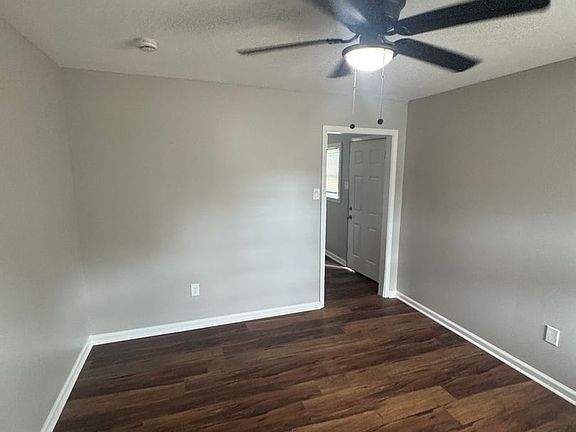4th image of 1304 Oak St
