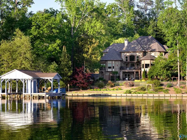 76 Cloister Ln, Scottsboro, AL 35769