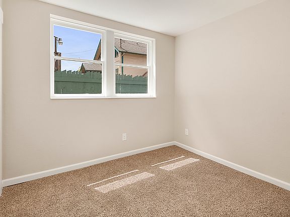 4th image of 2418 Hoyt Ave APT 2