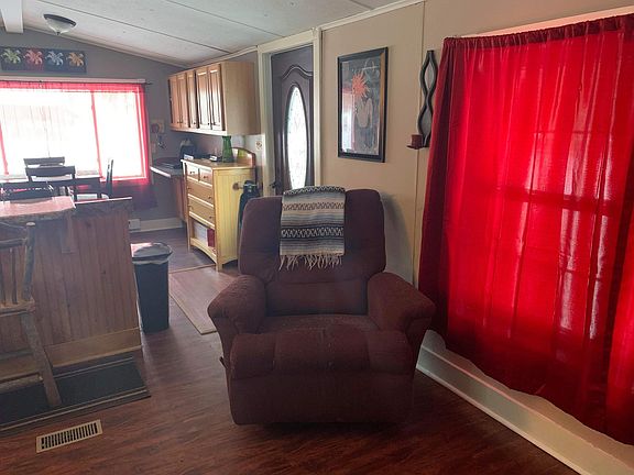 4th image of 10 Cedar Ln