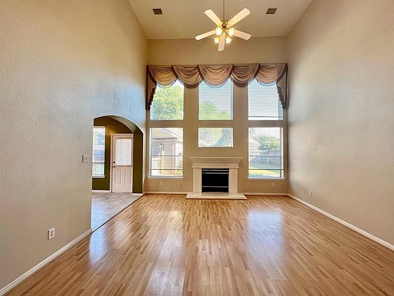 4th image of 2339 Plantation Bend Dr