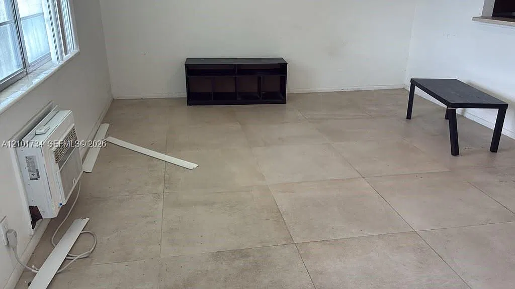 Salisbury Condos — Photo 4