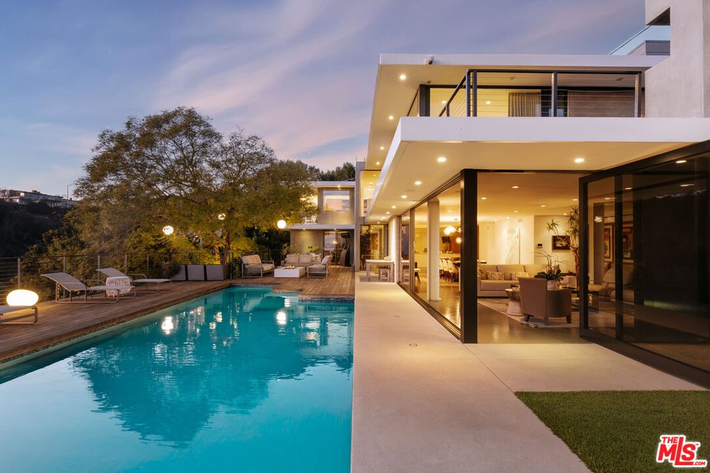1215 Chickory Ln, Los Angeles, CA - View 2