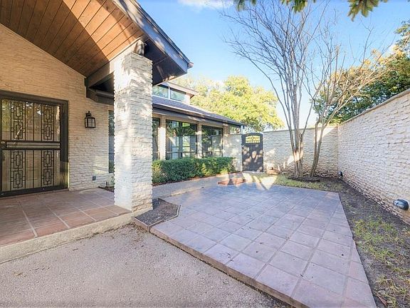 3rd image of 106 Acapulco Ct