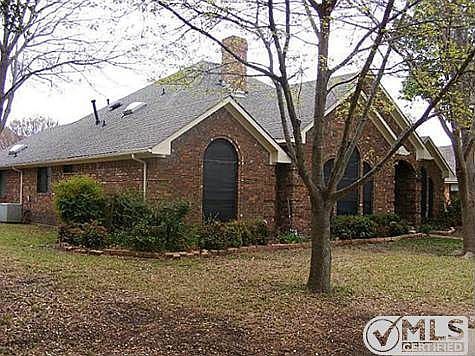 3rd image of 2818 Live Oak Dr