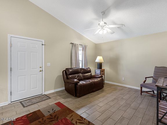 4th image of 608 Brewster Lane