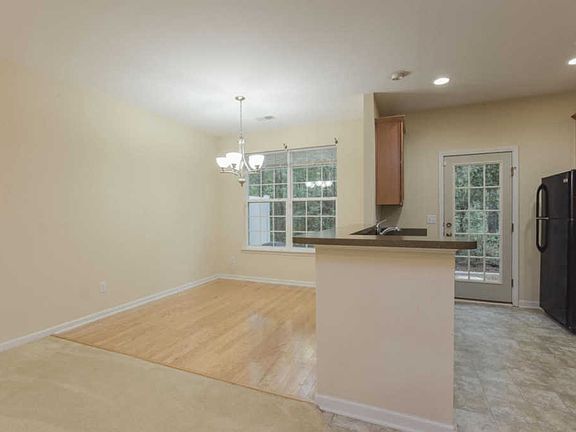 5th image of 2495 Stadium Dr