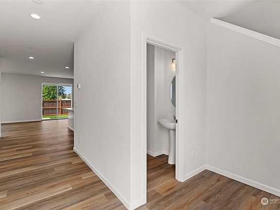2nd image of 1401 60th Avenue NE