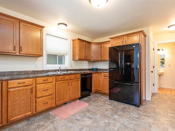 Kitchen lots of space!