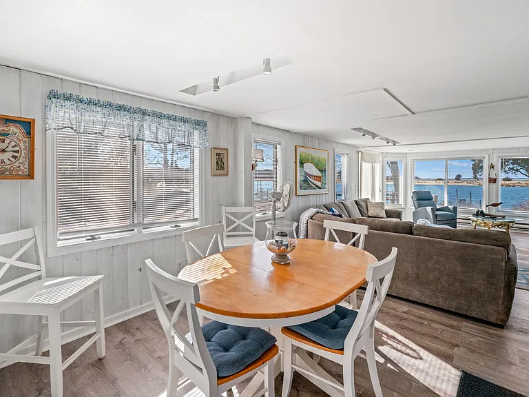 79 Pine Neck Ave — Photo 5