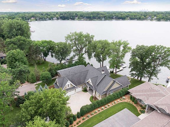 4th image of 3167 Shoreline Ln