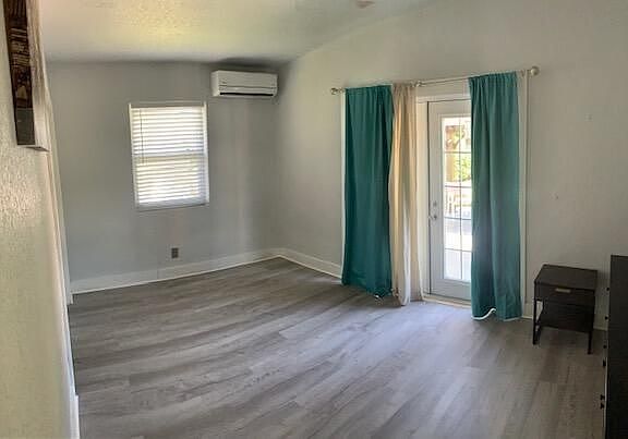 4th image of 115 NW 8th Ave #115