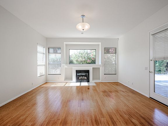 2nd image of 331 W Indigo Dr