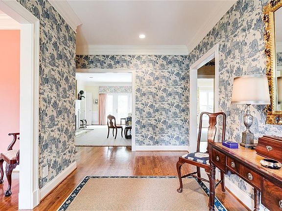 5th image of 139 W Square Ct