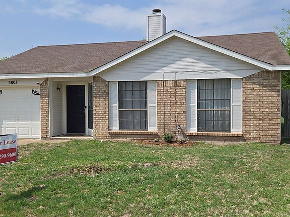2nd image of 3807 Pickwick Ln