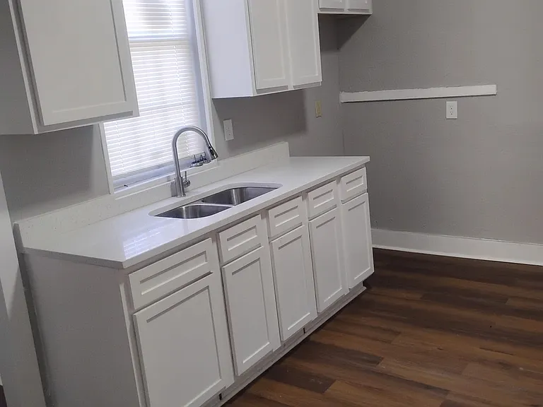1105 Azalia St — Photo 3