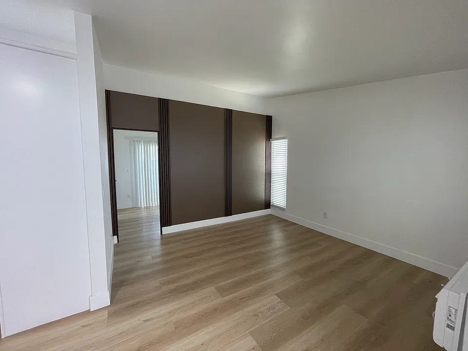 2330 N Grand Ave #18