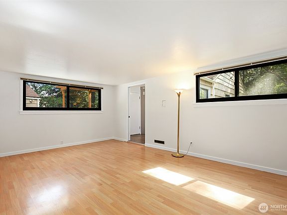 4th image of 13619 Des Moines Memorial Drive S