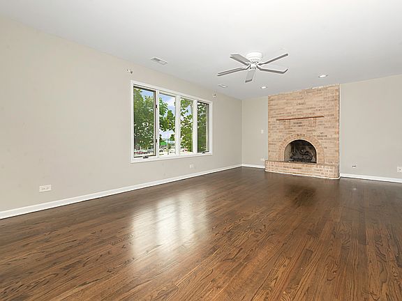 3rd image of 504 N La Grange Rd #2