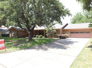 4017 Golden Oaks Dr, Fort Worth, TX 76117