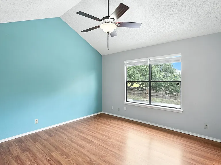 19415 Encino Smt — Photo 12