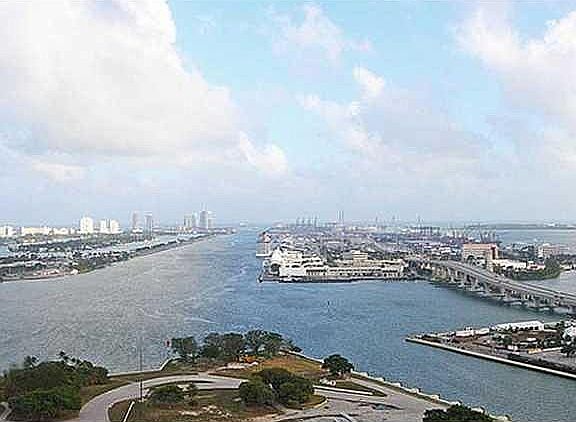 3rd image of 1100 Biscayne Blvd Unit 2901