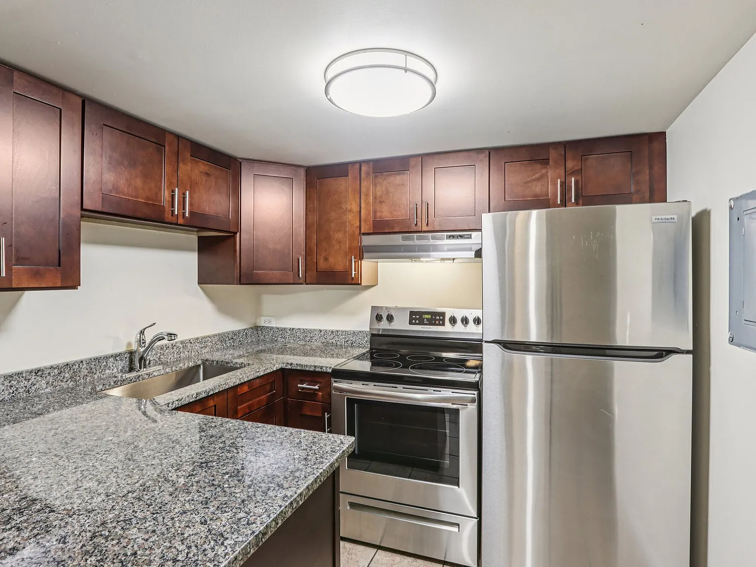 Regents Park Apartments — Photo 2