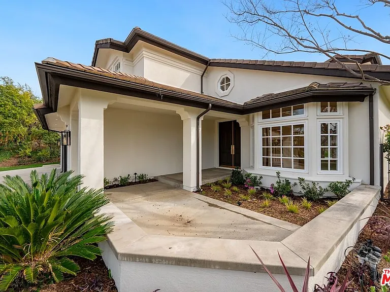 18500 Saint Moritz Dr — Photo 2