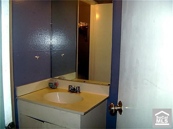 5th image of 521 S Lyon St Unit 138