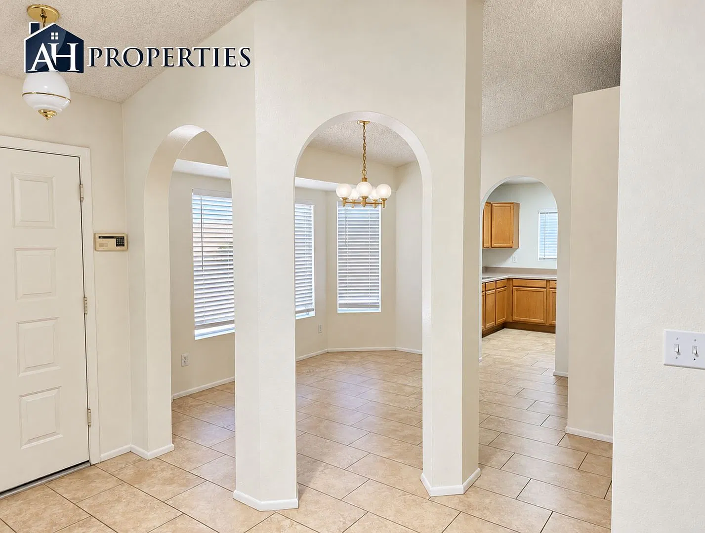 7062 W Caron Dr. — Photo 4