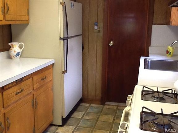 5th image of 33 Spruce St W