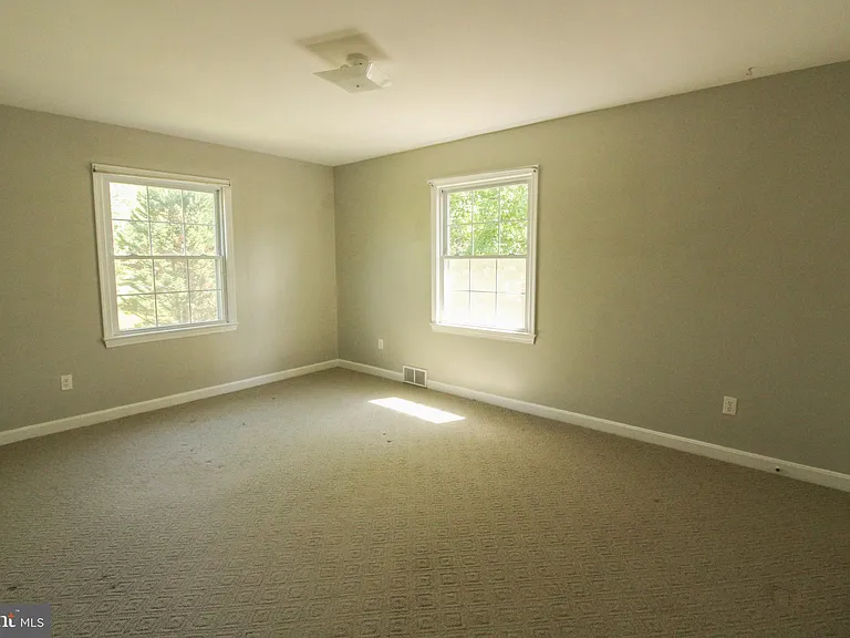 11 Hickory Ln — Photo 28