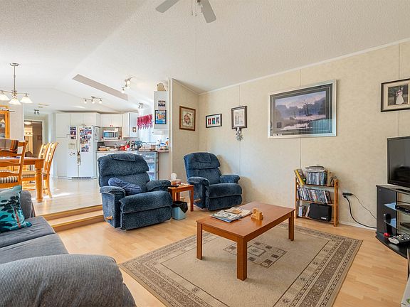 4th image of 121 Lindgren St