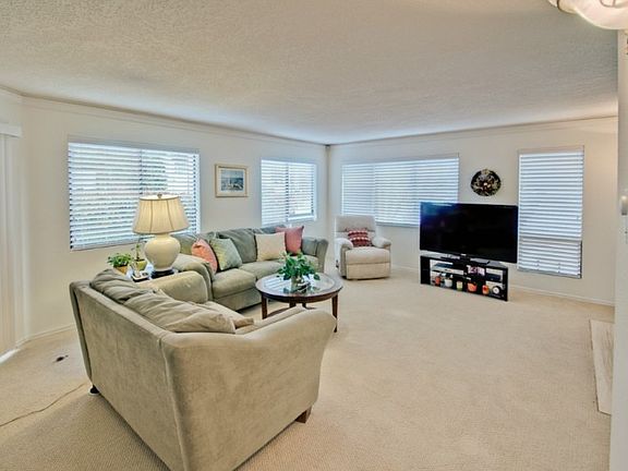 2nd image of 401 100th Ave NE APT 217
