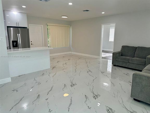 3rd image of 102 NE 124th St